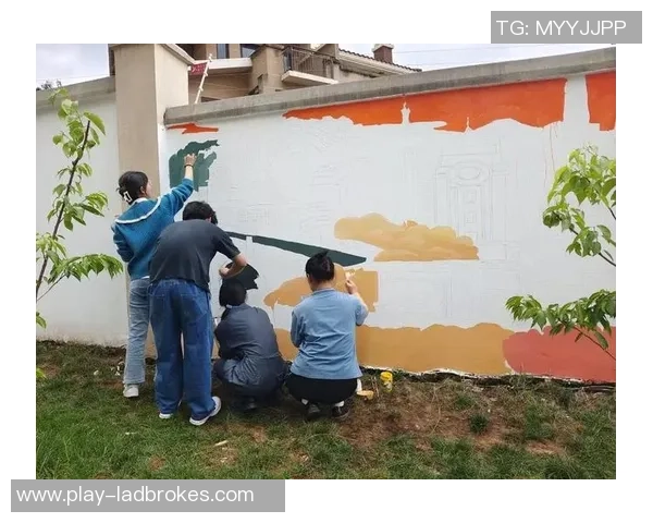 足球彩绘墙展现城市活力与文化融合的艺术之旅