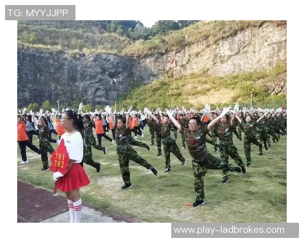 足球飞越梦想的边界探索运动的无限可能与激情 足球飞越梦想的边界探索运动的无限可能与激情